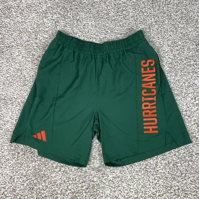 Pantalones Cortos Miami Hurricanes Para Hombres Pequeños Verdes NCAA Fútbol Adidas Cordón Deportes Foto 1 de 4