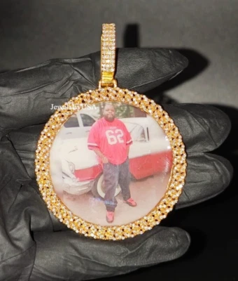 PRESENTE GRÁTIS 3ct Simulado Diamante FEITO SOB MEDIDA Masculino Próprio Imagem Pingente Memorével - Imagem 1 de 4