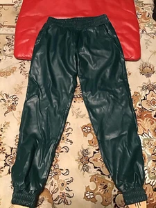 Marke BERSHKA Hose aus Lederimitat für Damen Gr. M/L - Bild 1 von 3