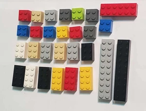Lote de Ladrillos LEGO - 13 2x2 - 6 3x2 - 6 4x2 - 1 6x2 - 2 10x2 - Usado 28 piezas - Imagen 1 de 6
