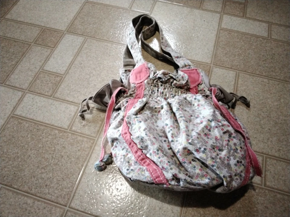 Bolso de Hombro Estilo Cubo Thiry-One con Cierre de Cordón Floral Boho  Foto 1 de 4