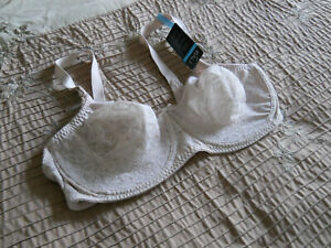New with Tags BALI Stretch Lace Unlined Smoothing Bra 42C