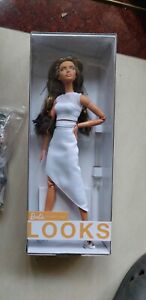 Barbie Signature LOOKS modèle #1 GTD89 cheveux ondulés bruns - NEUF