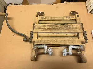 Antigua deficiencia campesina falta de mano marca madera metal - Imagen 1 de 1