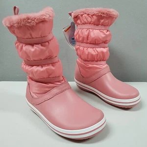 Botas Crocs Crocband para mujer con 6 rosas forradas de piel sintética altas aisladas invierno nieve - Imagen 1 de 10