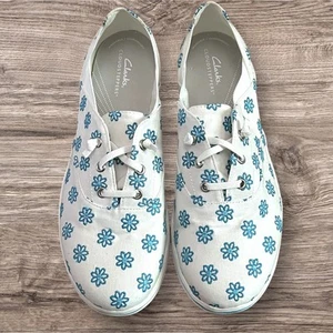 NEW Clarks Cloudsteppers Breeze Ave Sneakers Size 12 WIDE Embroidered Flowers - Picture 1 of 9