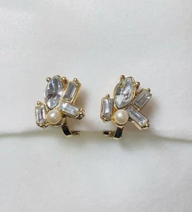 Girls Lady's Small Rhinestone Pearl Gold Clip On Earrings Non Piercing New Cute - Picture 1 of 4