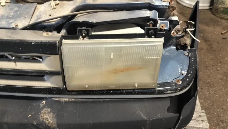 Used Left Headlight Assembly fits: 1988 Ford Tempo Left Grade B - Image 1 of 4