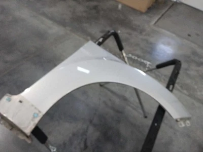 Guardabarros delantero derecho usado se adapta a: Hyundai Veloster 2016 con moldura basculante delantero derecho Foto 1 de 4