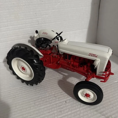 FRANKLIN MINT DIECAST 1953 FORD GOLDEN JUBILEE TRACTOR 1:12 SCALE. No Box - Image 1 of 4