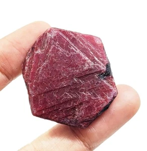 Piedras preciosas sueltas rubí rojo natural roca áspera rubí de Madagascar de 107 quilates - Imagen 1 de 4