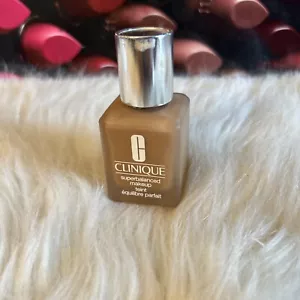 clinique superbalanced makeup —Read Description— Unknown Shade - Picture 1 of 3