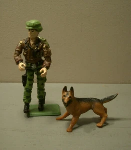 Figurine GI Joe Commandant Hawk HASBRO 1986 + accessoires + chien - Imagen 1 de 5