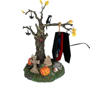Departamento 56 Halloween Village Accesorios ROCK-A-BYE VAMPIRO Ataúd Árbol 53128 - Imagen 1 de 14