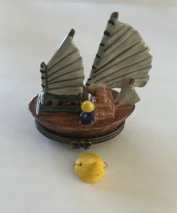 Scatola portagioie vintage cinese Sampam per barca spazzatura con cappello - Foto 1 di 3
