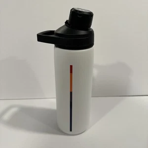 ¡Nuevo! Botella de agua blanca negra aislada de acero inoxidable Camelbak Chute Mag 20 oz - Imagen 1 de 8