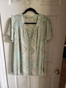 Rose and Olive blouse / 2X / Floral / Lite Green / flutter sleeve - Picture 1 of 11
