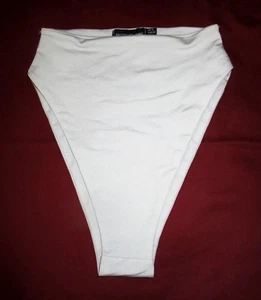 PRETTY LITTLE THING COSTUME DA BAGNO BIANCO SFACCIATO BIKINI FONDO taglia US S, UK 4 * NUOVO CON ETICHETTE - Foto 1 di 3
