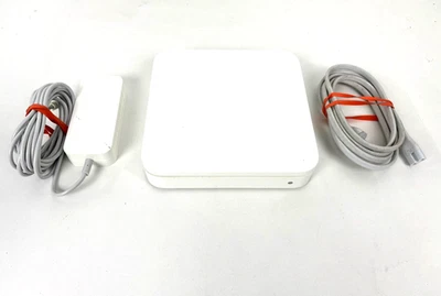 Apple A1354 AirPort Extreme 54Mbps 3-Port 1000Mbps Wireless N Router (MC340LL/A) - Image 1 of 4