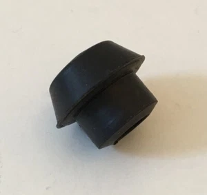 Brandneu Renault 9 11 Turbo GTX Kühler Unten Halterung Gummi Stütze X 1 Teile - Picture 1 of 2
