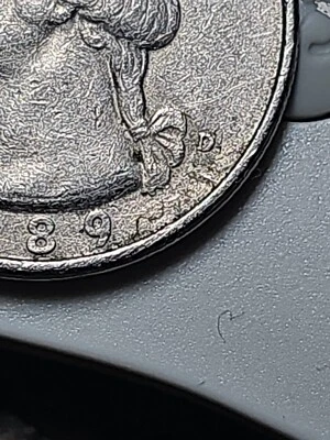 Raro 1989. Cuarto de cuarto "D" con error de acuñación único en su tipo impresión después de la fecha Foto 1 de 4