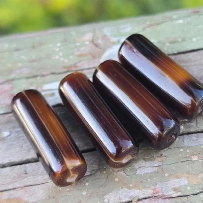 Cuentas de vidrio alemanas vintage - tubo de 21 mm marrón miel remolino vidrio prensado x 4 Foto 1 de 4