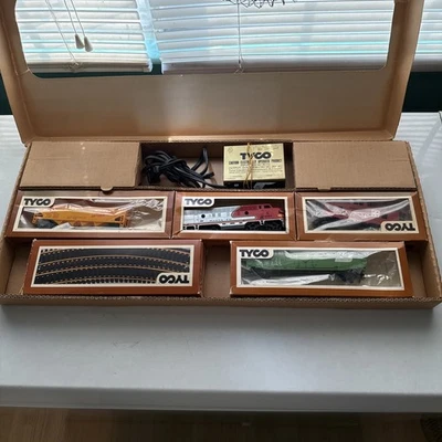 Vintage TYCO 1975 Electric Train Set HO Scale 36” Circular Track Layout - Image 1 of 4