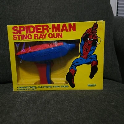 Pistola Remco Spiderman Sting Ray sin usar en caja transistorizada Foto 1 de 4