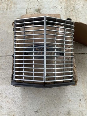 Новая из старых запасов 1972 Ford Galaxie 500 хромированная центральная решетка D2AZ-8200 - Изображение 1 из 4