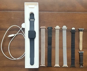 Apple Watch SE 2nd Gen 40mm Midnight - Additional Bands - Photo 1 sur 1