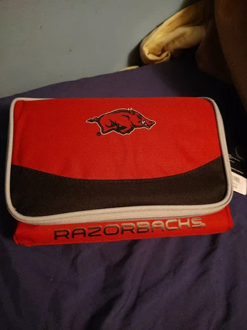 Arkansas Razorbacks Blizzard 6 Can Cooler Cover
