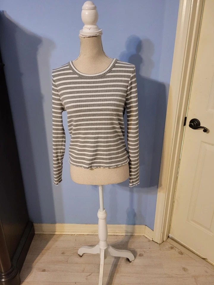 American Rag Size Large Top Womens Gray And White Striped Round Neck - Image 1 of 4