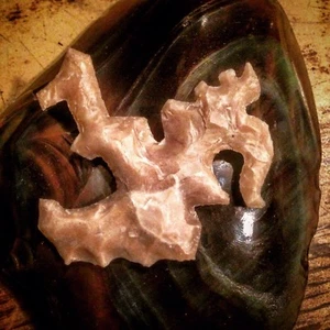 Flint Knapped Aum Om Symbol Bonsai Stone / Shrine / Zen Garden - Picture 1 of 1