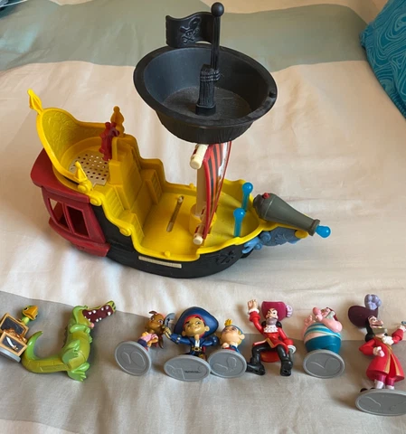 Fisher Price Jake & Neverland Hook's Rolling Jolly Roger Pirate Ship and Figures Cover