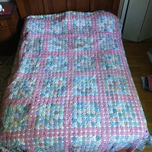 Vtg YOYO Circles Quilt Bedspread Coverlet Hand Crafted 76x94” - Picture 1 of 9