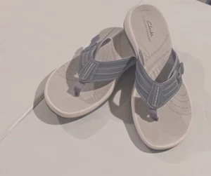 Clarks Cloudsteppers Cushion Soft Blue Adjustable Flip Flops Sandals Womens  9M - Picture 1 of 5