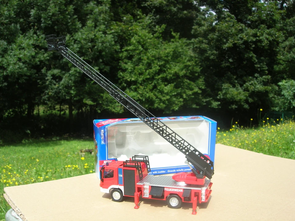  1/50 CAMION POMPIER  MERCEDES-BENZ ATEGO L32 GRANDE ECHELLE !! - Photo 1/1