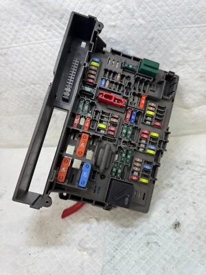 2008 - 13 BMW 325i FUSE BOX FRONT POWER DISTRIBUTION 9119444-05 OEM - Image 1 of 4