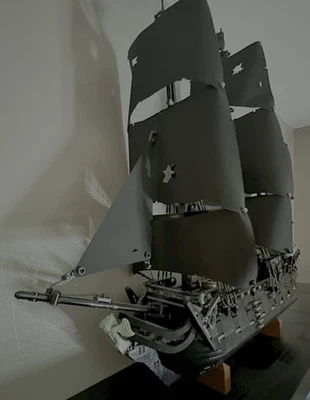 LEGO Capitán Jack Sparrow's Black Pearl Barco Pirata 10365 (Construido) Foto 1 de 4