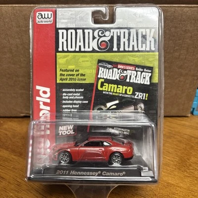 AW Auto World escala 1/64 2011 Hennessey Camaro Road and Track rojo Foto 1 de 2