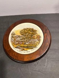 Remache de azulejos y madera Currier & Ives de colección "Otoño en la fabricación de sidra de Nueva Inglaterra" - Imagen 1 de 10