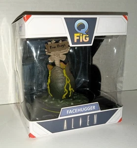 ALIEN FACEHUGGER "Free Hugs" Vinyl Statue Figurine Q Fig Qmx 2018 NEW - Picture 1 of 3