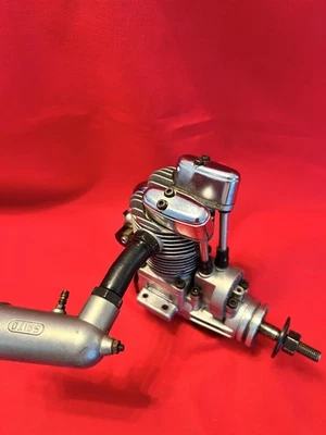 MOTOR Y SILENCIADOR MODELO AVIÓN CUATRO TIEMPOS SAITO FA-82. Foto 1 de 4