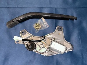 2004-2009 TOYOTA PRIUS HYBRID REAR TRUNK WINDOW WIPER MOTOR w/ ARM - OEM - Picture 1 of 8