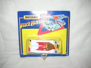MIP Matchbox Price Busters Chaparral, Bianco con Guscio Rosso/Giallo 2 Emblemi - Foto 1 di 6