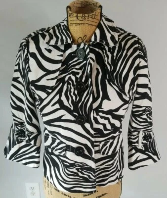 Chaqueta corta con cuello Rafaella para mujer S negra/blanca con estampado de cebra de 4 botones  Foto 1 de 4