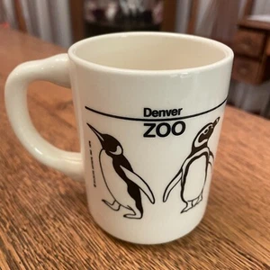 Taza de café vintage temática Denver Zoo Cool Penguins hecha en EE. UU. - Imagen 1 de 5