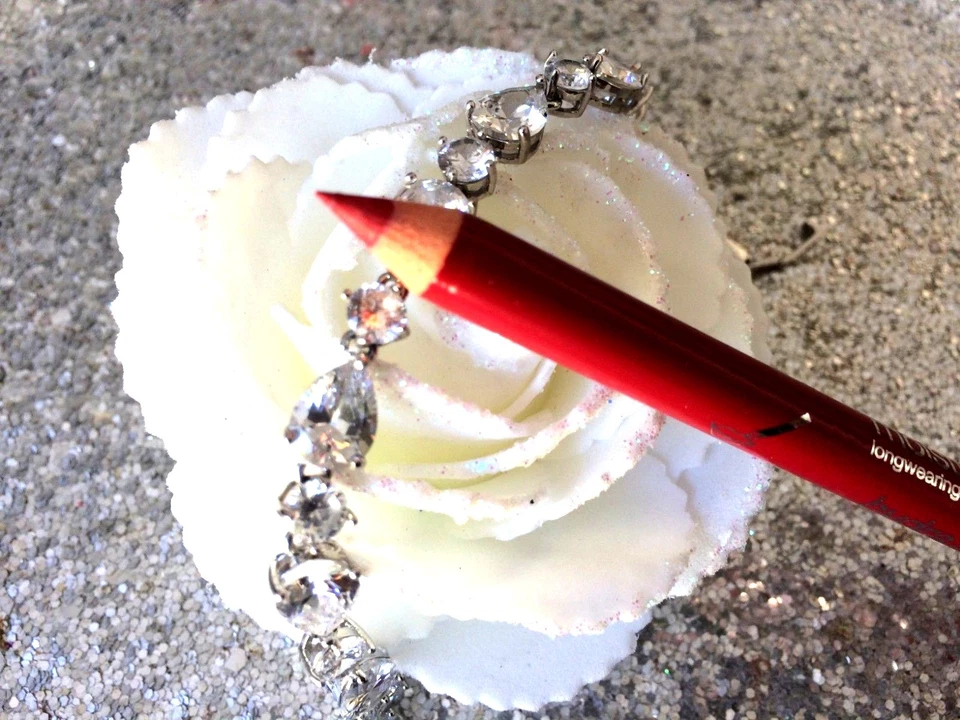 GEMEY MAYBELLINE Lápiz Contorno Labios Hydra Extrema 57 Rojo Nuevo Envase - Imagen 1 de 1