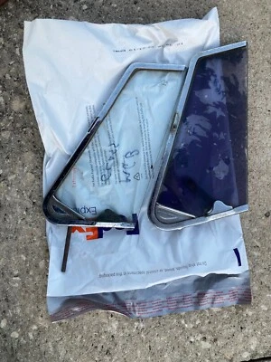 Two MGB LEFT Vent Windows with Triplex Glass, Frame, Late Handle - Image 1 of 4