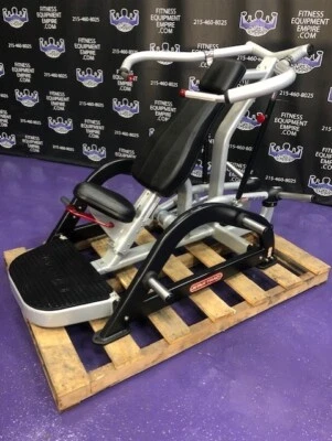 Prensa de pecho inclinada lateral ISO cargada placa de apalancamiento Star Trac Foto 1 de 2